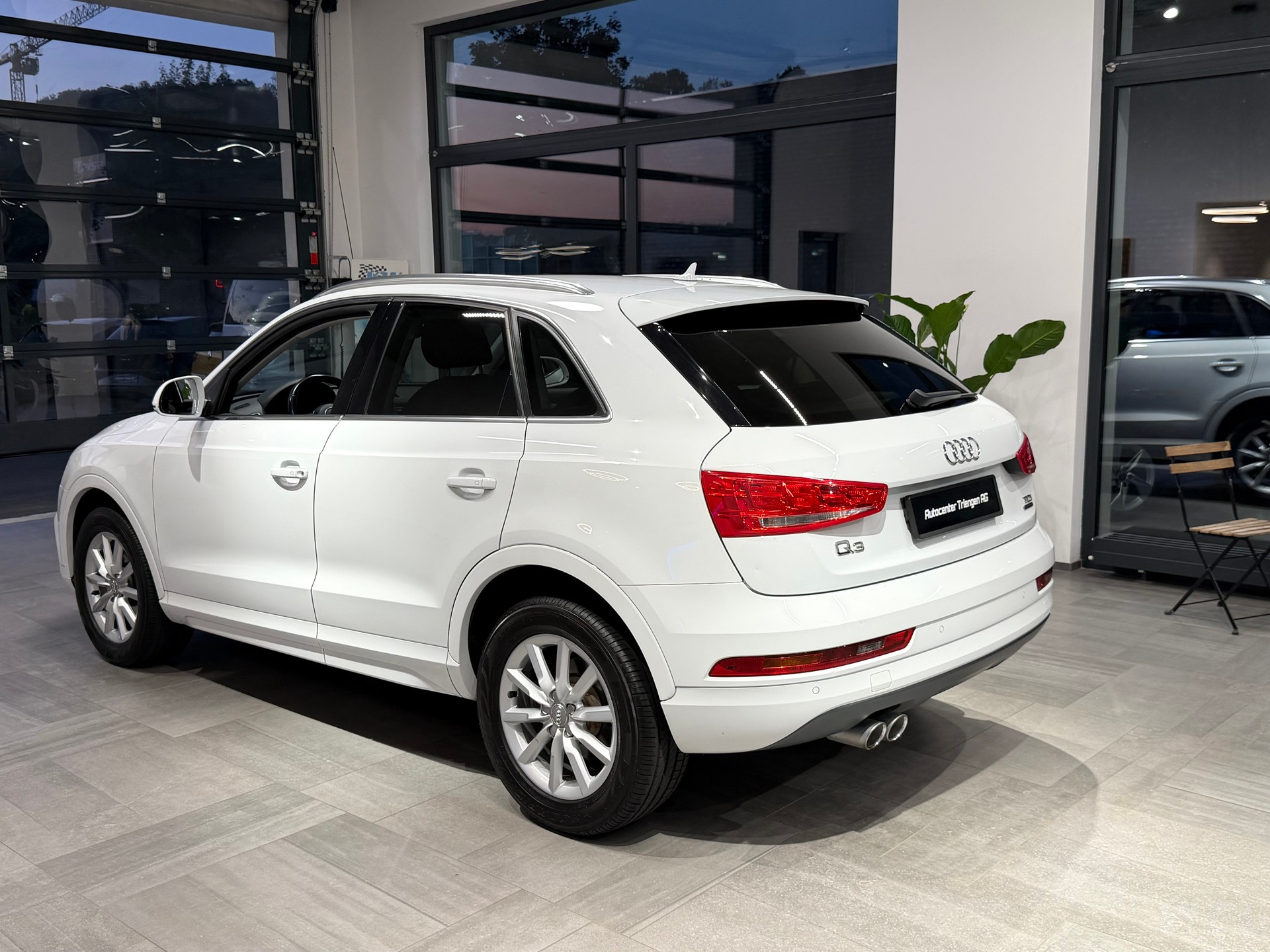 AUDI Q3 2.0 TDI sport quattro S-tronic-image-9