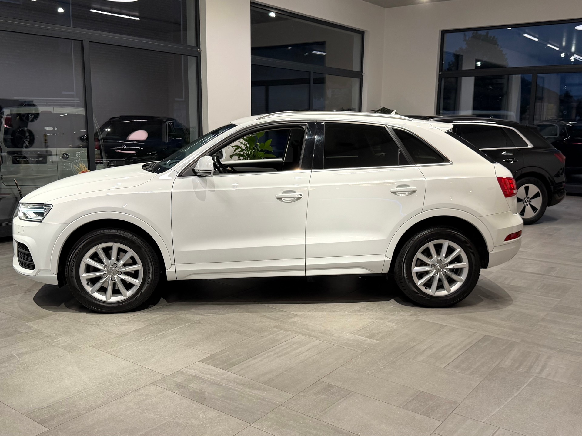 AUDI Q3 2.0 TDI sport quattro S-tronic-image-3