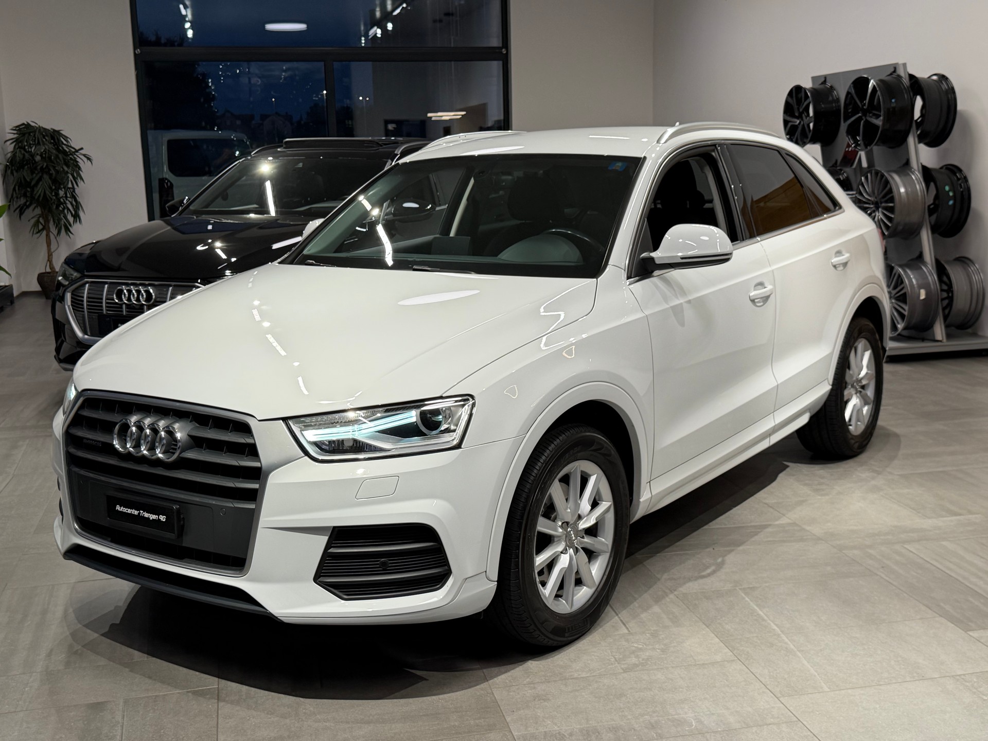 AUDI Q3 2.0 TDI sport quattro S-tronic-image-4