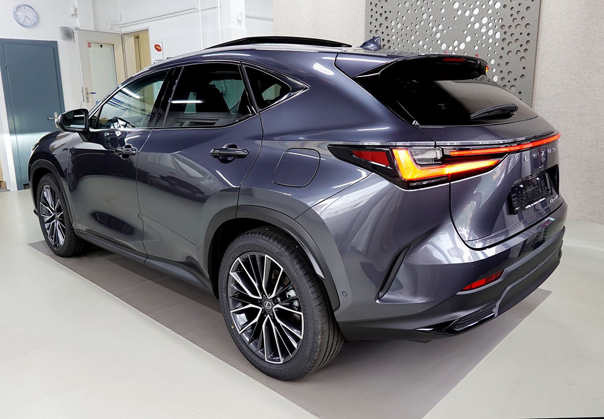 LEXUS NX 450h+ E-FOUR Excellence Panoramaglasdach-image-2