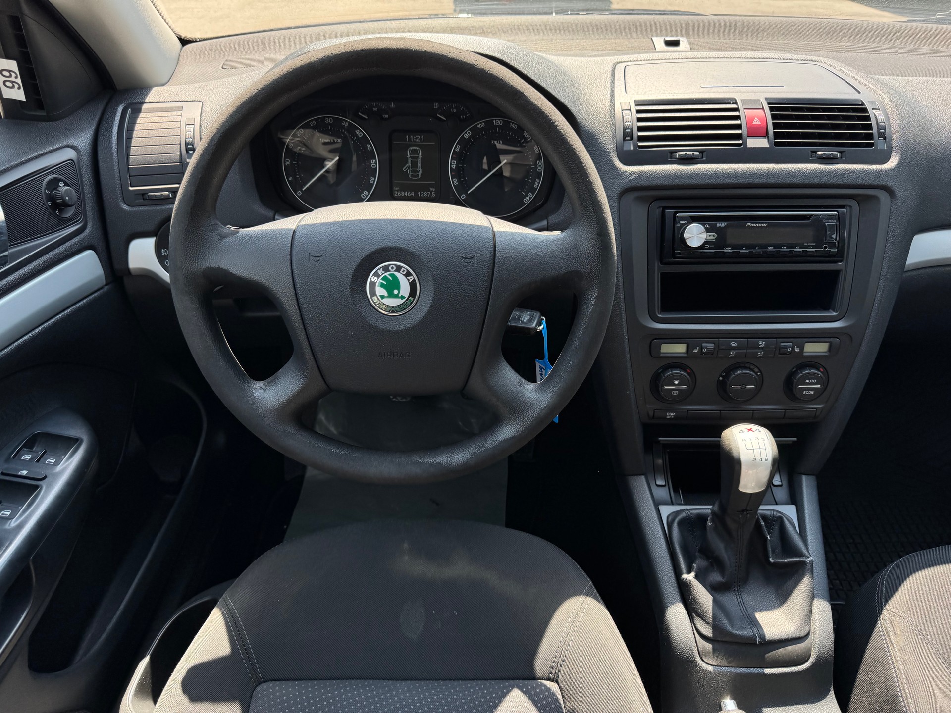 SKODA Octavia 1.9 TDI Adventure 4x4-image-11