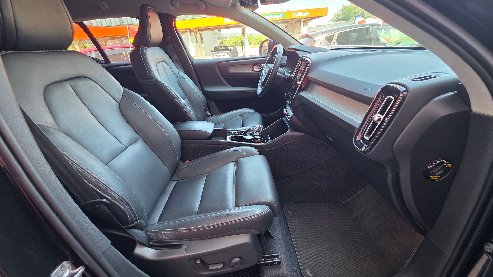VOLVO XC40 T5 TwE R-Design DCT-image-10