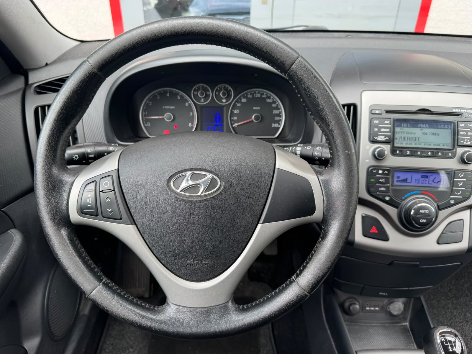 HYUNDAI i30 1.6 Style-image-9
