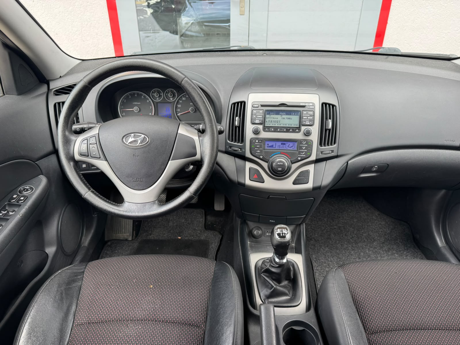 HYUNDAI i30 1.6 Style-image-11