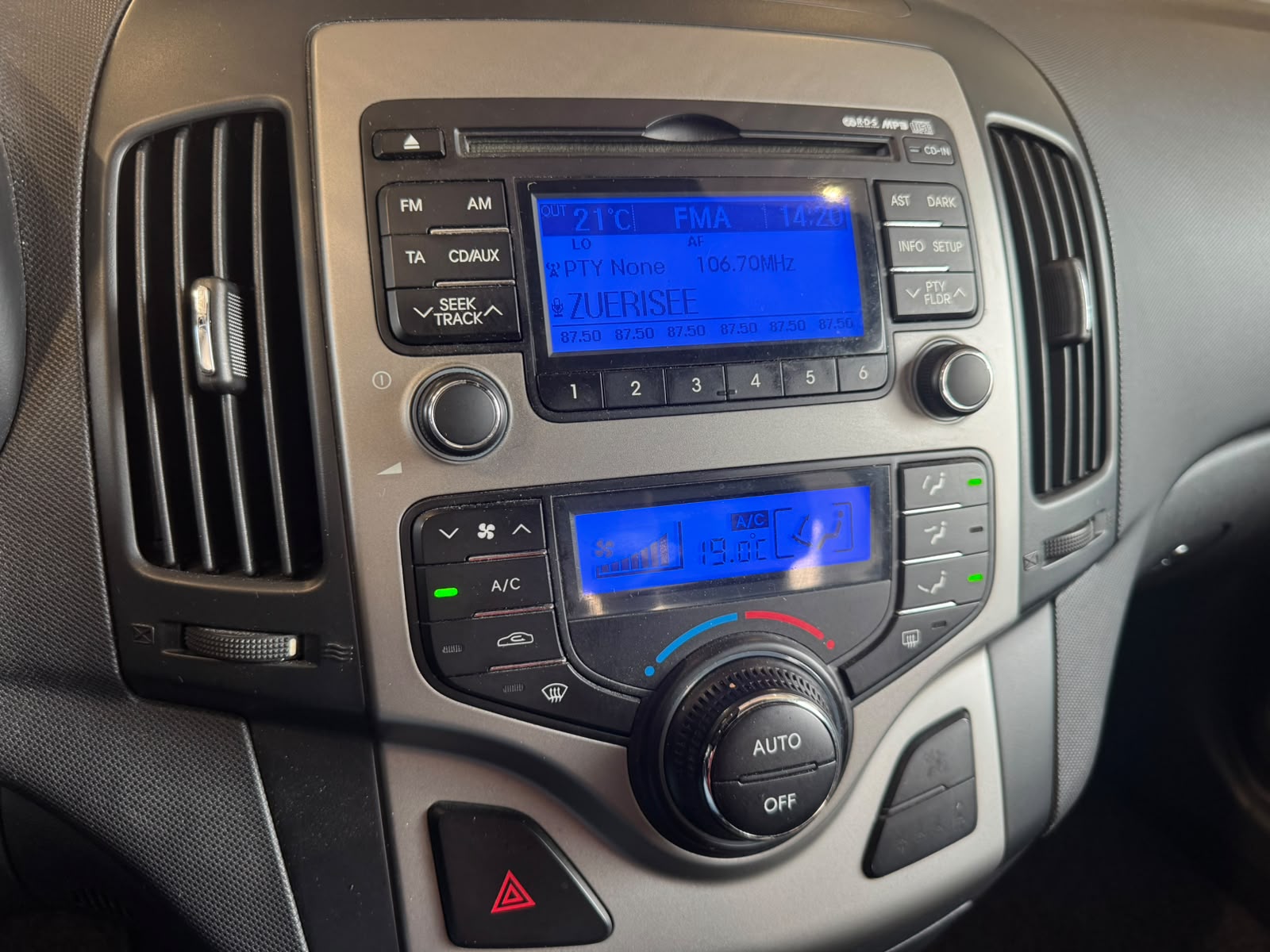 HYUNDAI i30 1.6 Style-image-13