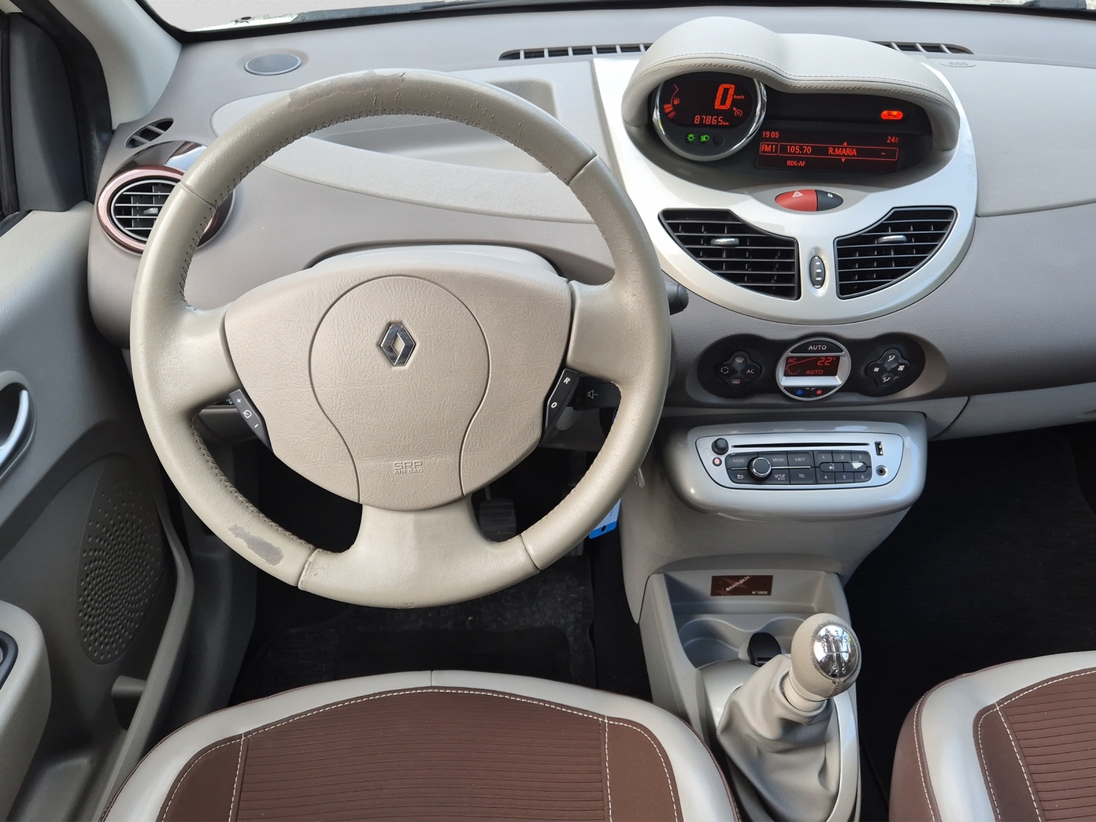RENAULT TWINGO-image-9