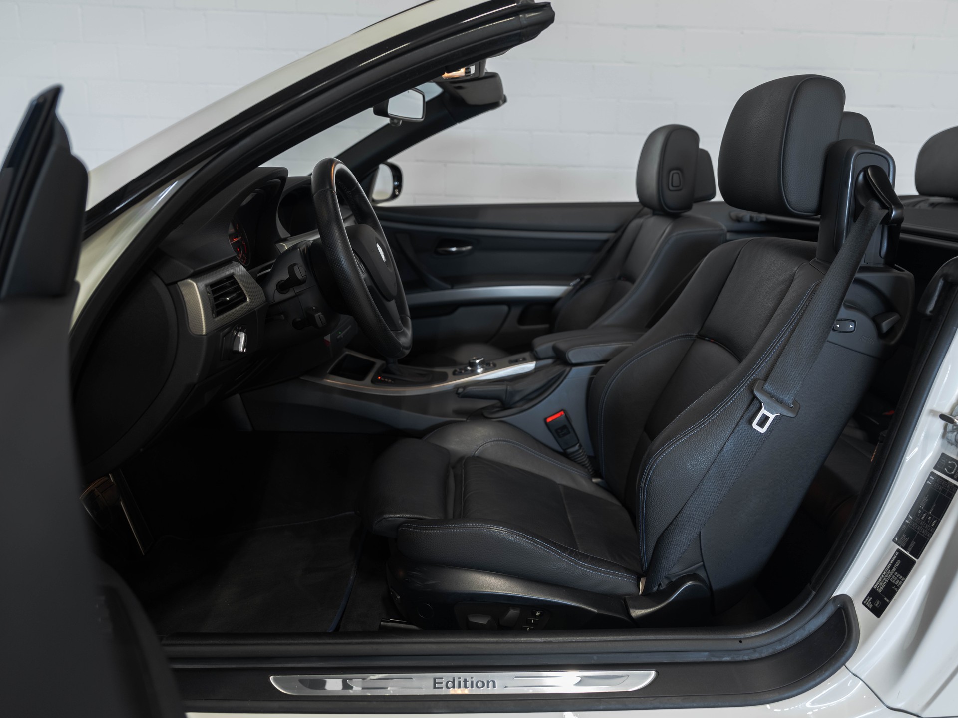 BMW 320d Cabriolet Steptronic-image-11