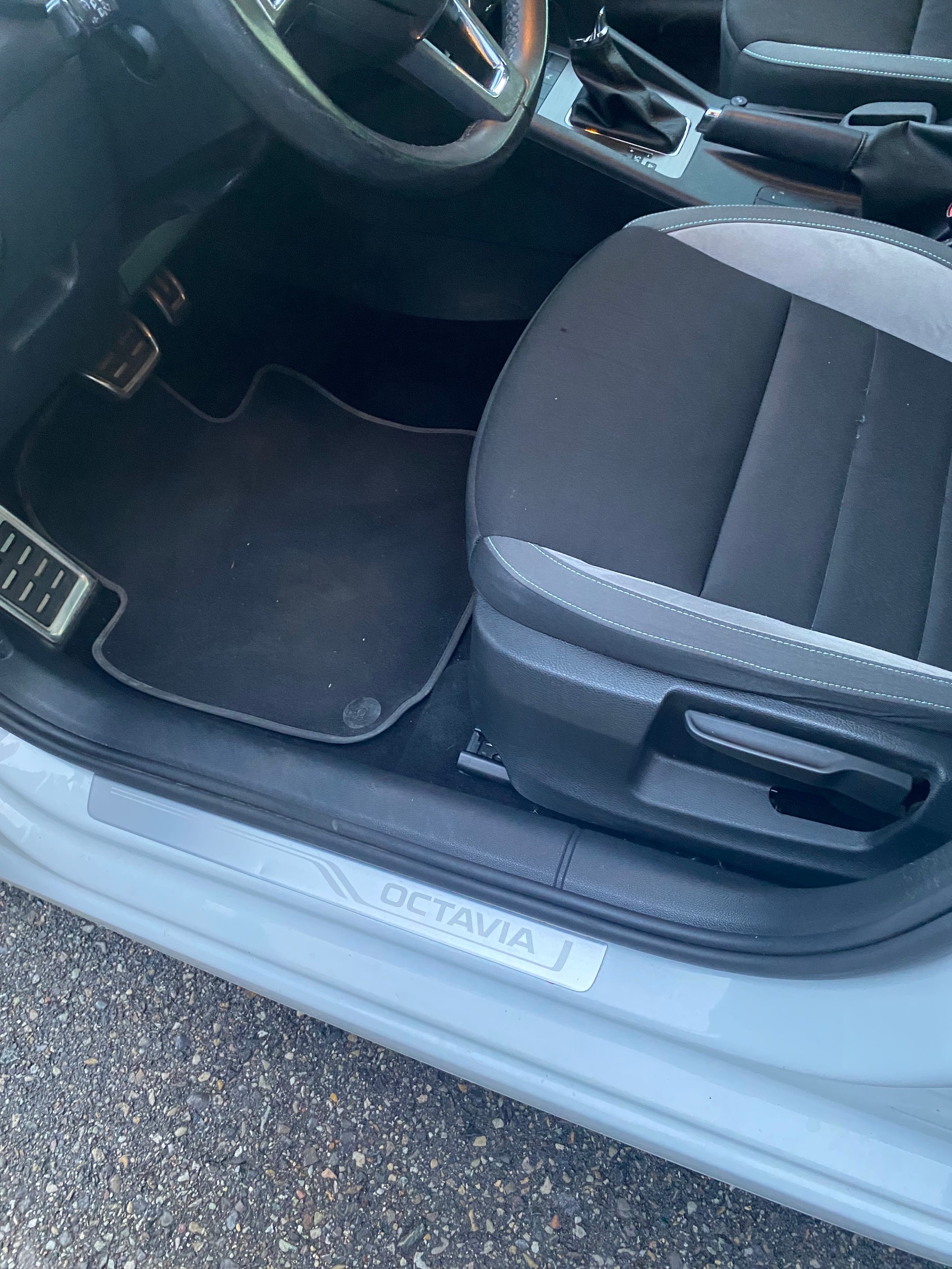 SKODA Octavia Combi 2.0 TDI Style 4x4 DSG-image-12