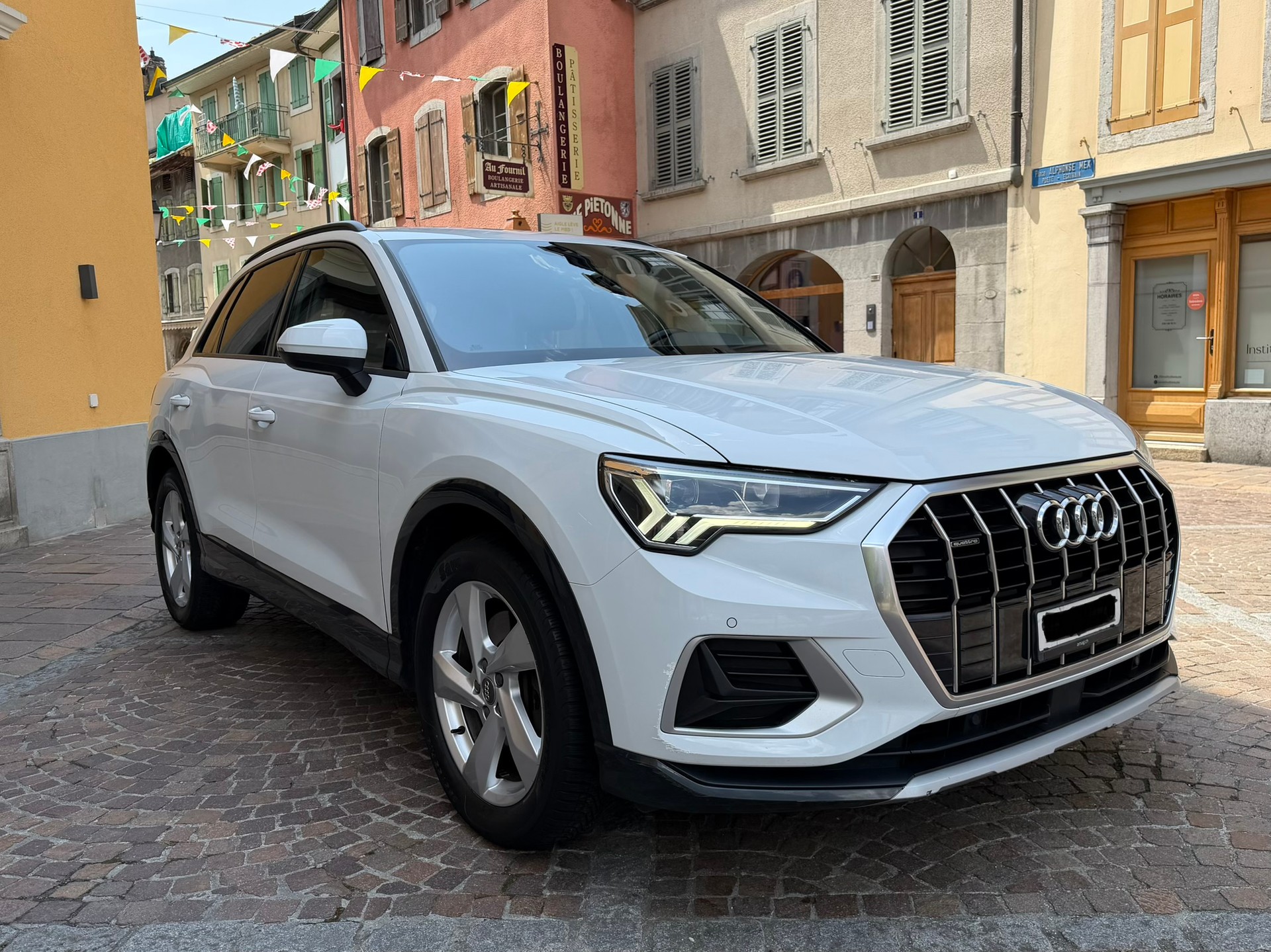 AUDI Q3 40 TFSI advanced quattro S-tronic-image-0