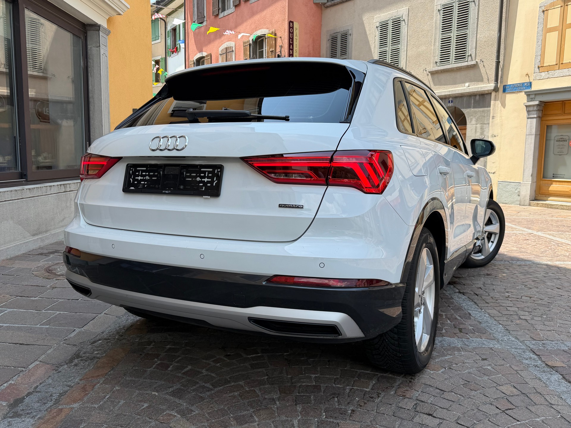 AUDI Q3 40 TFSI advanced quattro S-tronic-image-3