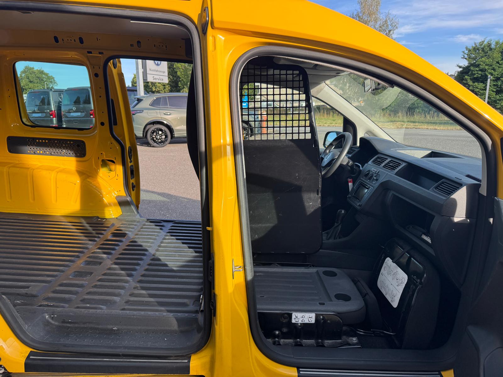 VW Caddy 1.0 TSI BlueMotion Technology-image-7