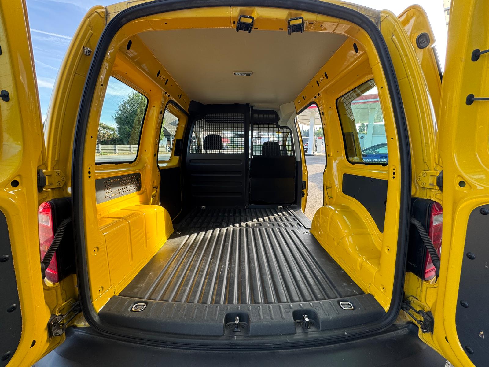 VW Caddy 1.0 TSI BlueMotion Technology-image-4
