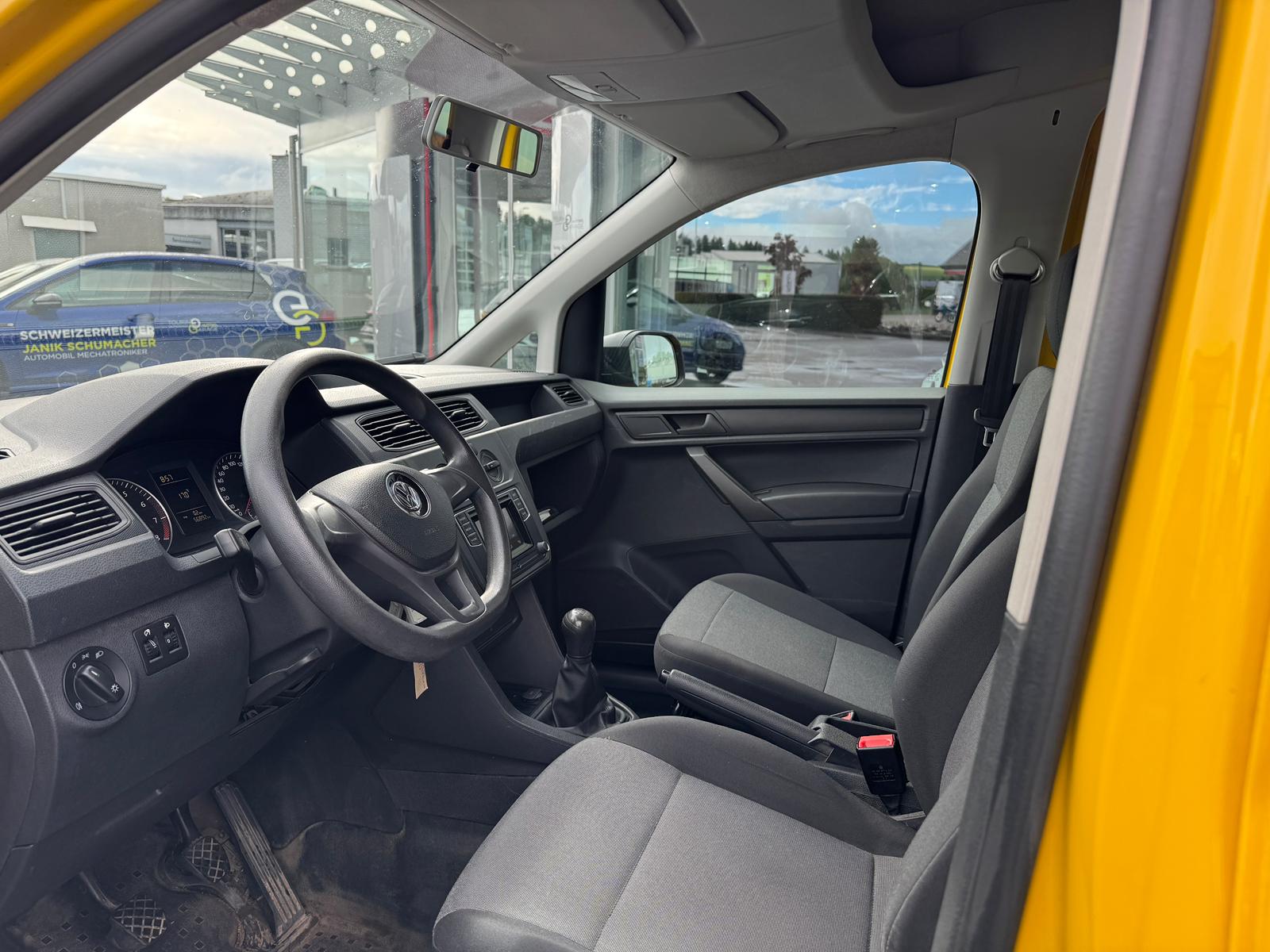 VW Caddy 1.0 TSI BlueMotion Technology-image-11