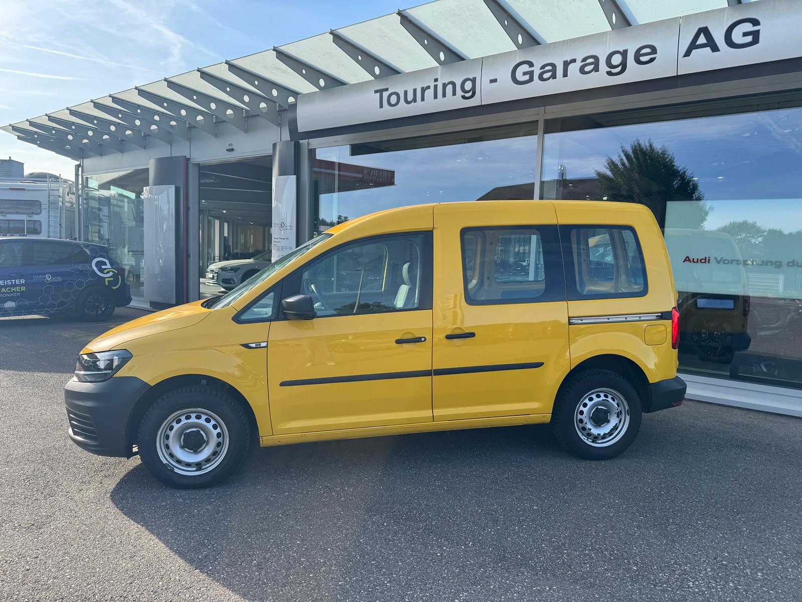 VW Caddy 1.0 TSI BlueMotion Technology-image-1