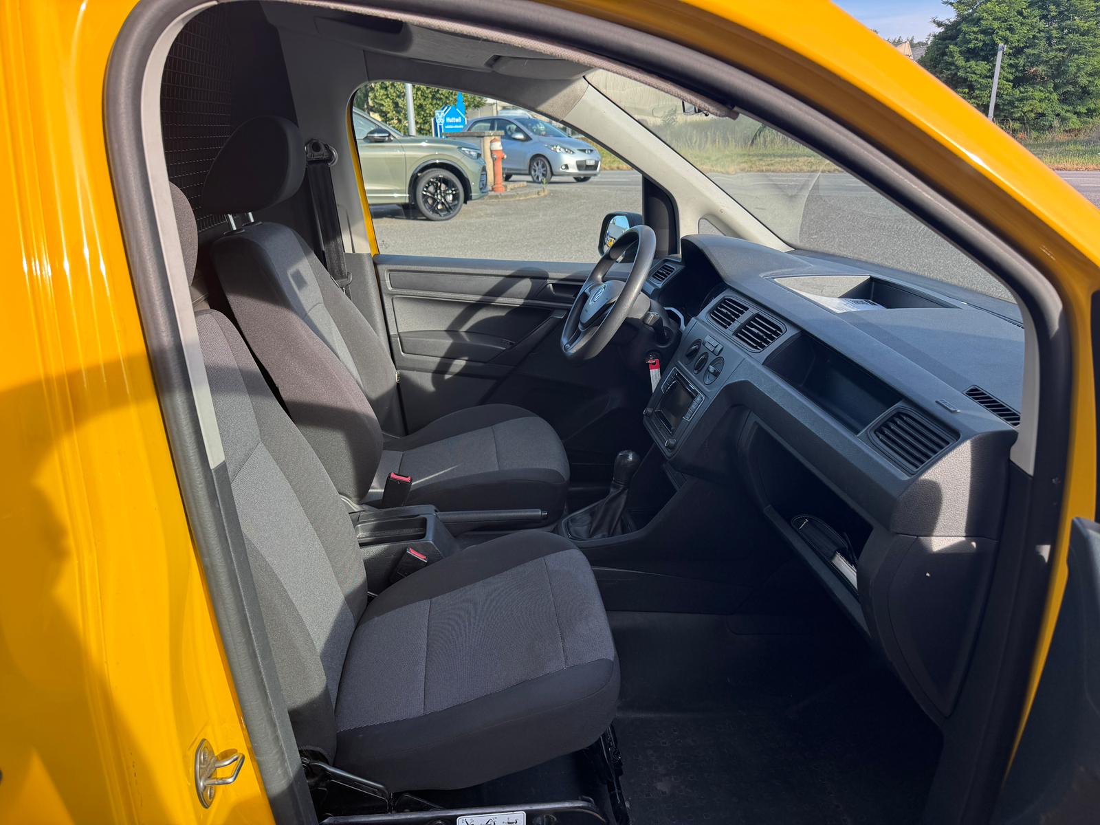 VW Caddy 1.0 TSI BlueMotion Technology-image-12