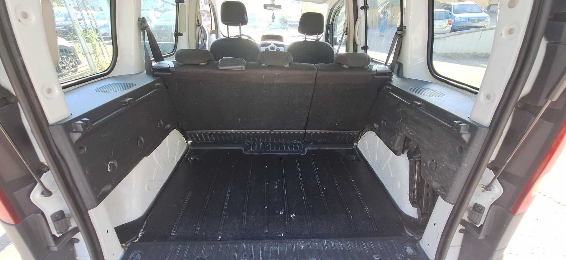 RENAULT Kangoo 1.6 16V Expression-image-10