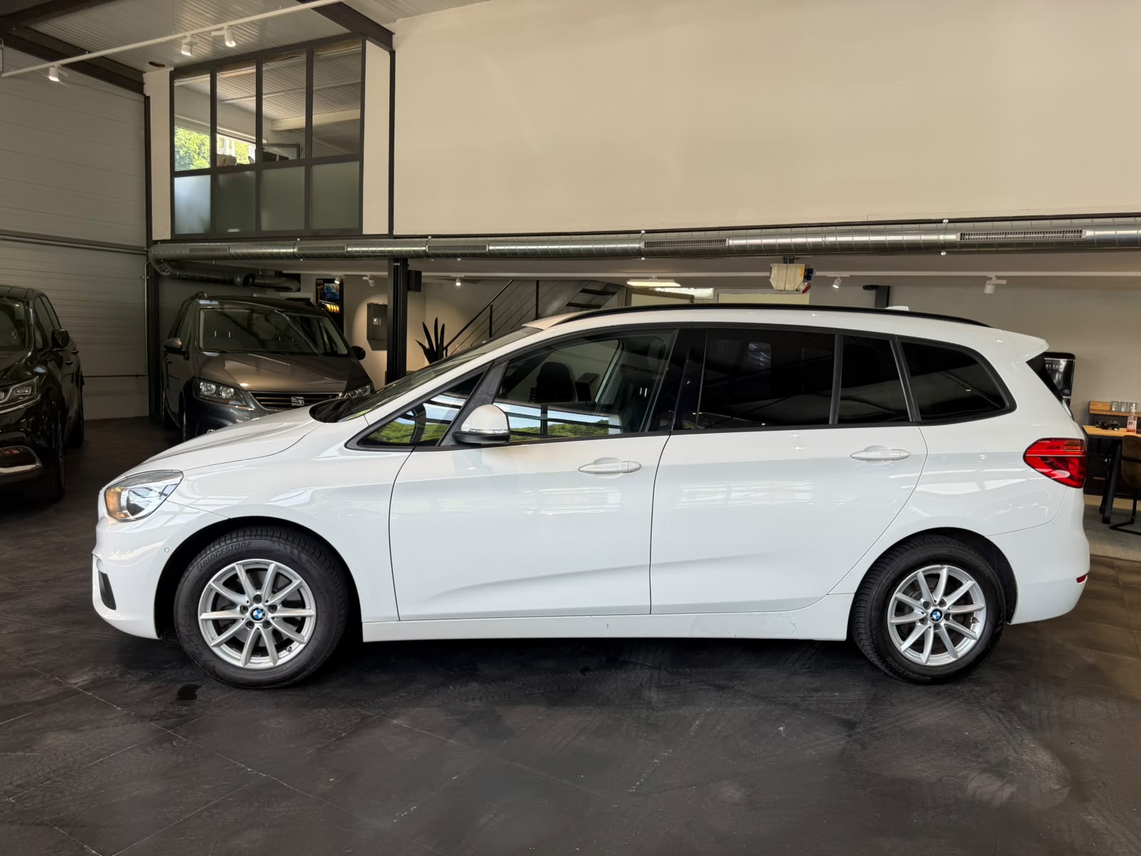 BMW 218d xDrive Gran Tourer Steptronic-image-1
