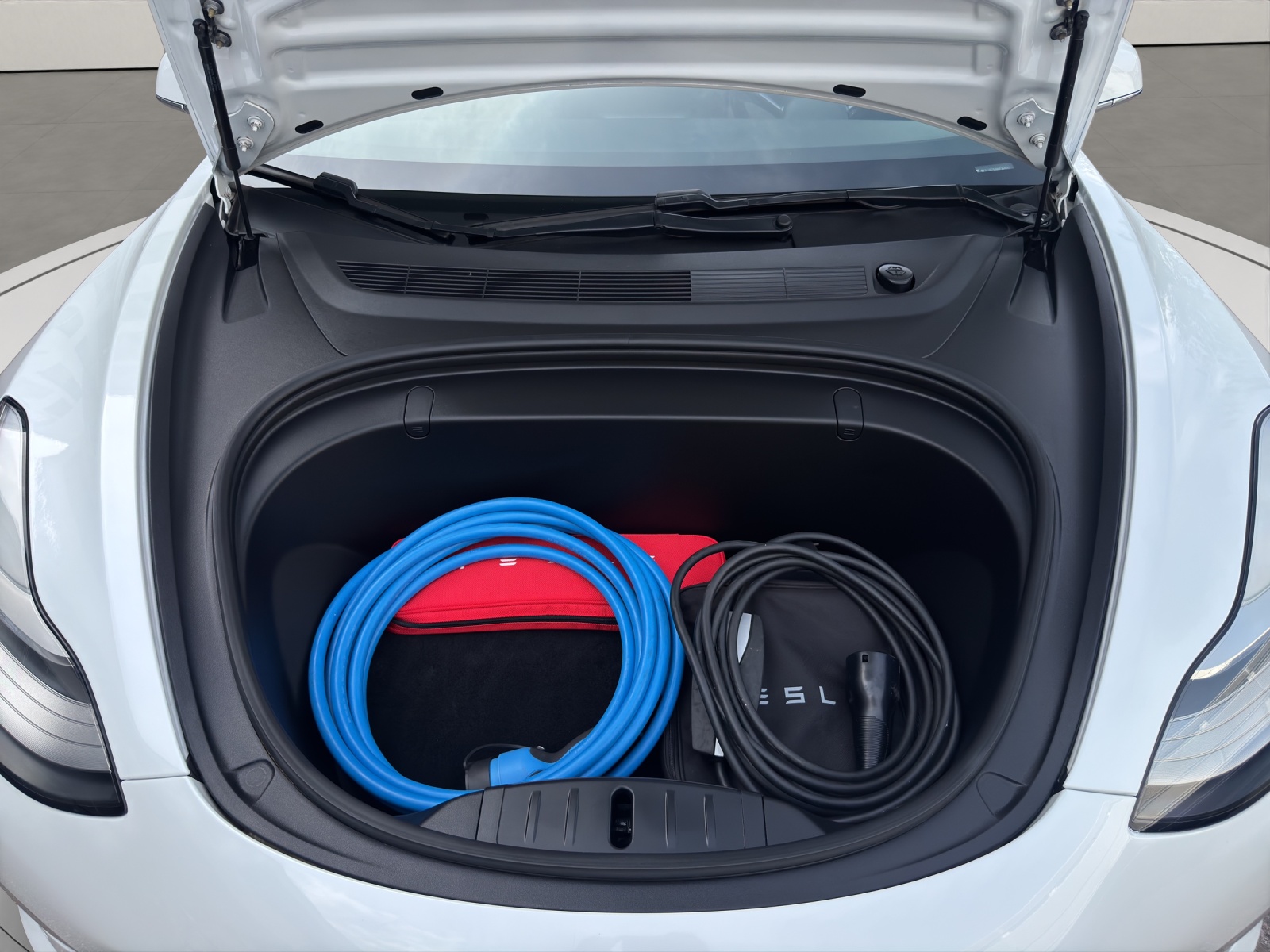 TESLA Model 3 Long Range Dual Motor AWD-image-8