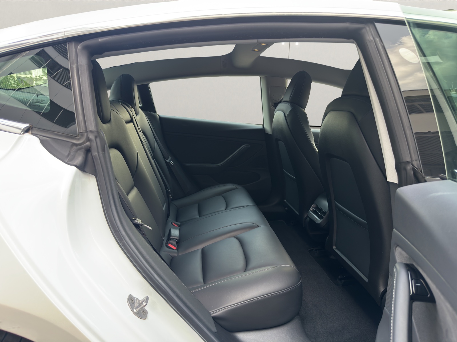 TESLA Model 3 Long Range Dual Motor AWD-image-13