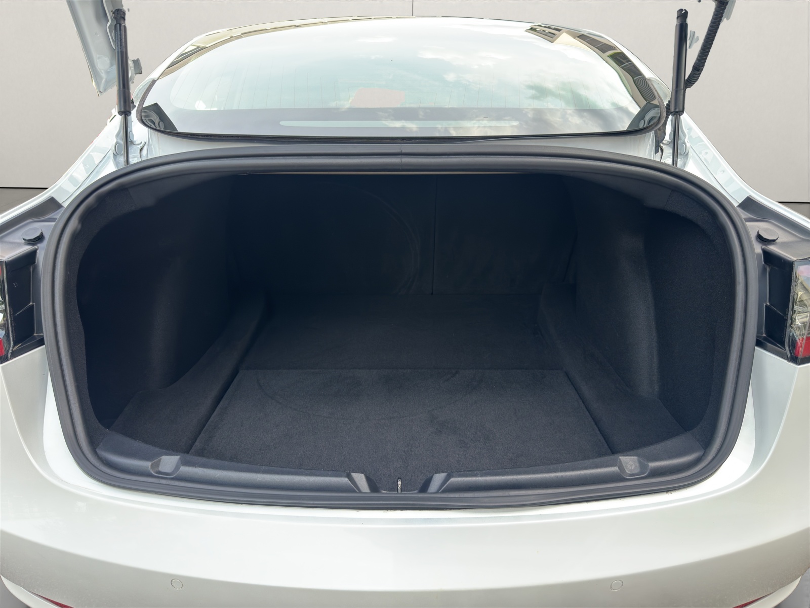 TESLA Model 3 Long Range Dual Motor AWD-image-15