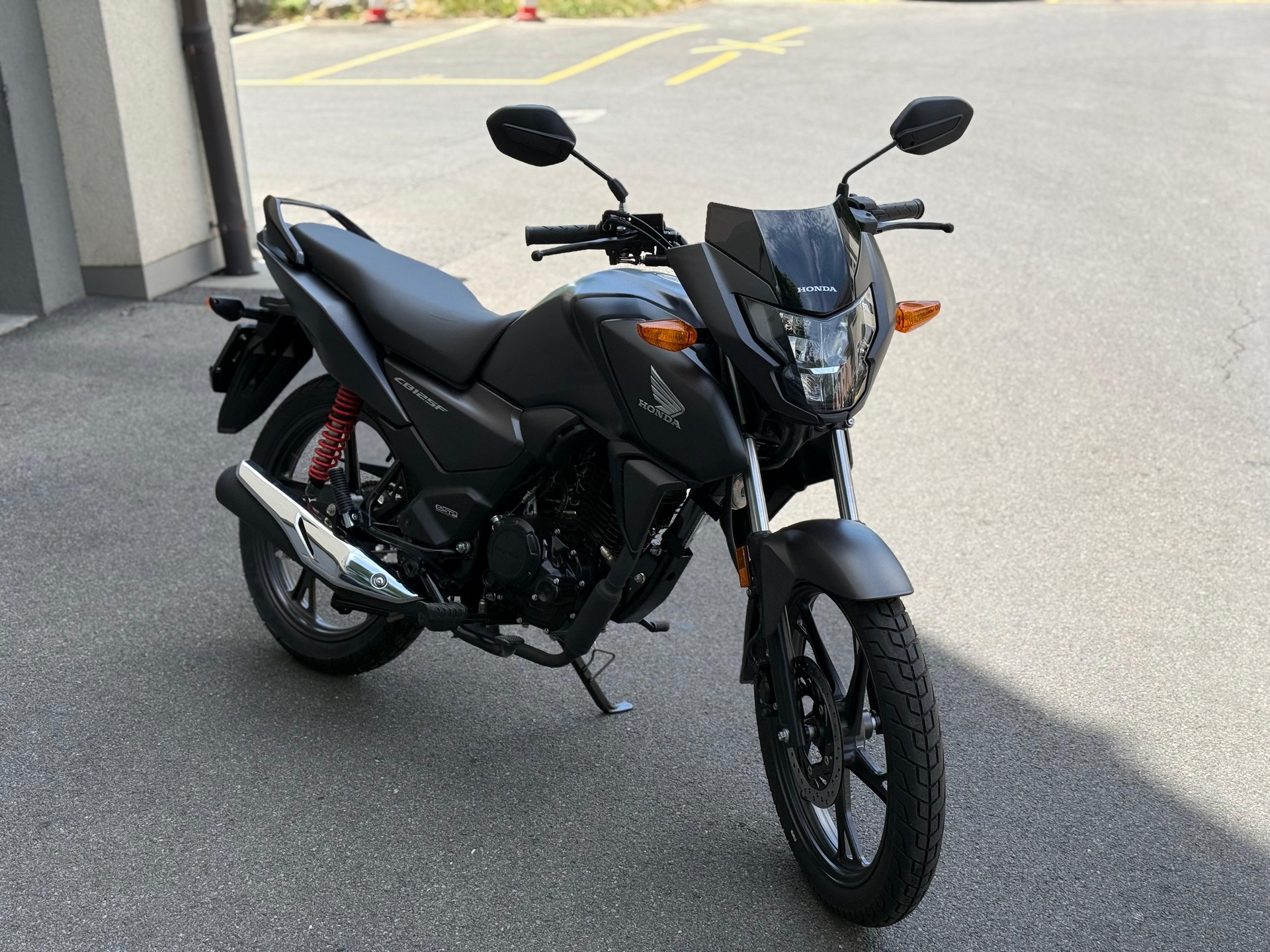 HONDA CBF 125 M-showroom-element-1