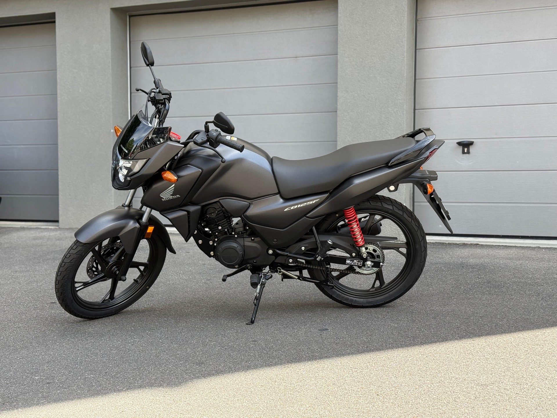 HONDA CBF 125 M-showroom-element-2