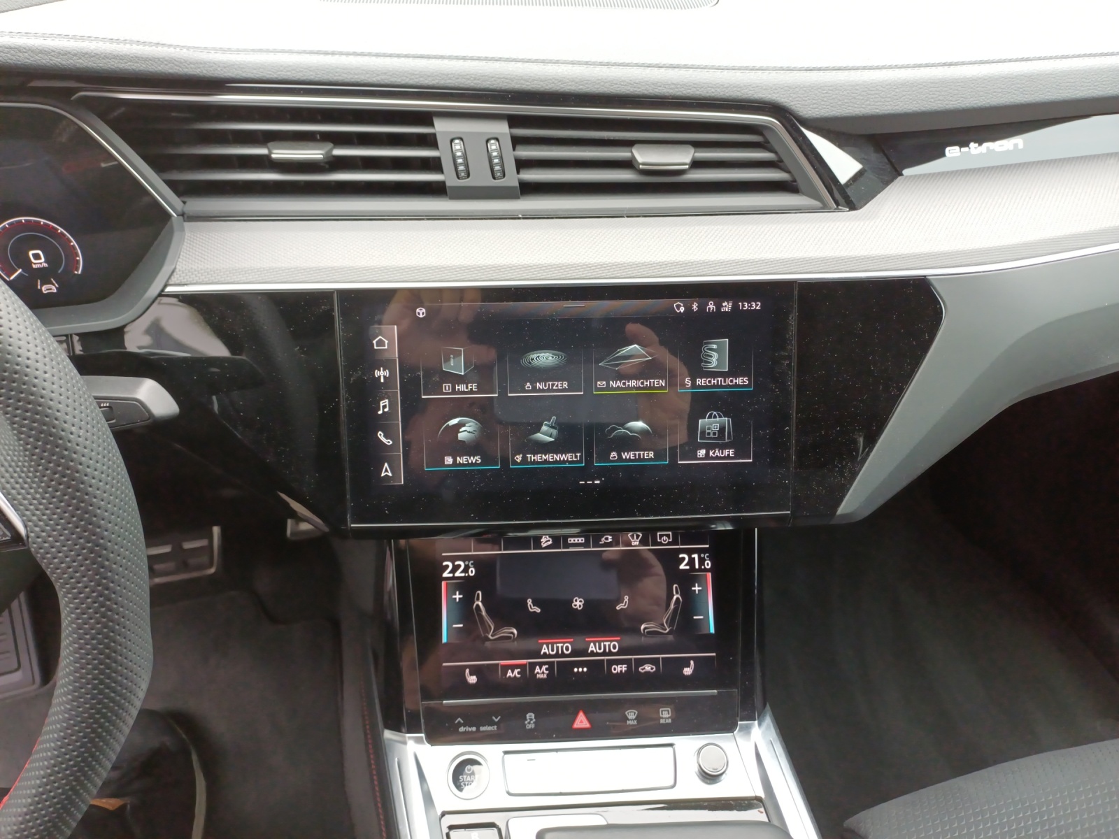 AUDI Q8 Sportback 55 e-tron Black Edition quattro-image-11