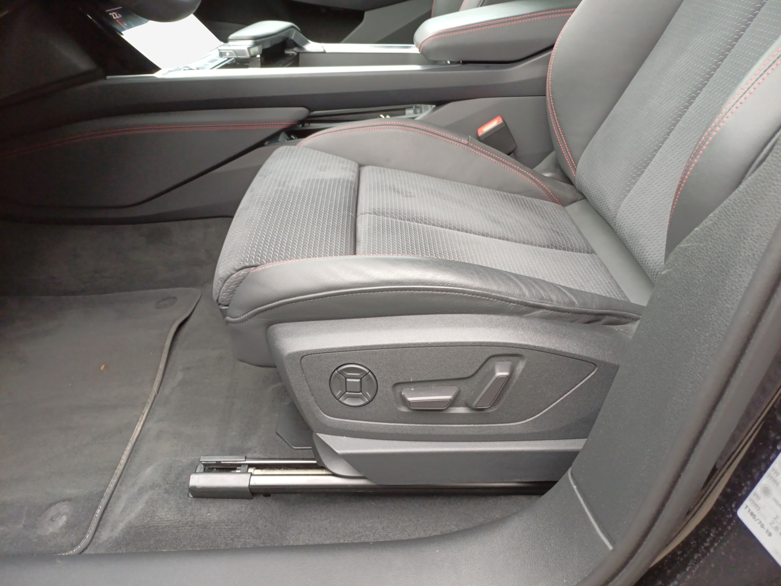 AUDI Q8 Sportback 55 e-tron Black Edition quattro-image-15