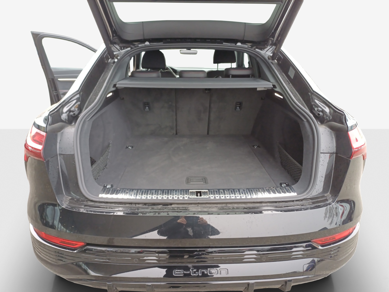 AUDI Q8 Sportback 55 e-tron Black Edition quattro-image-13