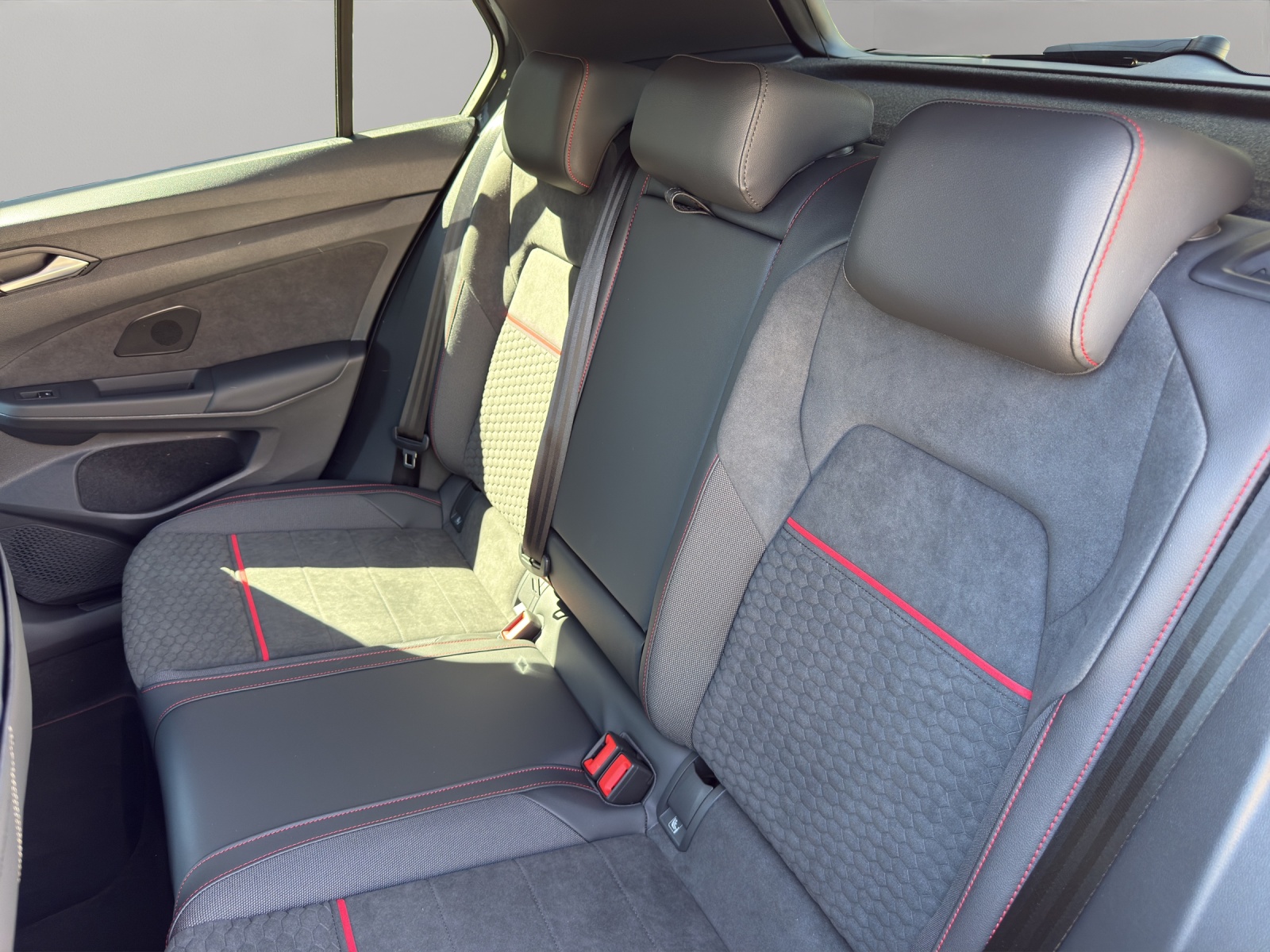 VW Golf 2.0 TSI GTI Clubsport DSG-image-15