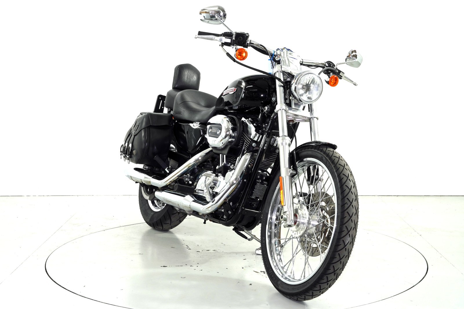 HARLEY-DAVIDSON XL 1200C ABS-showroom-element-1