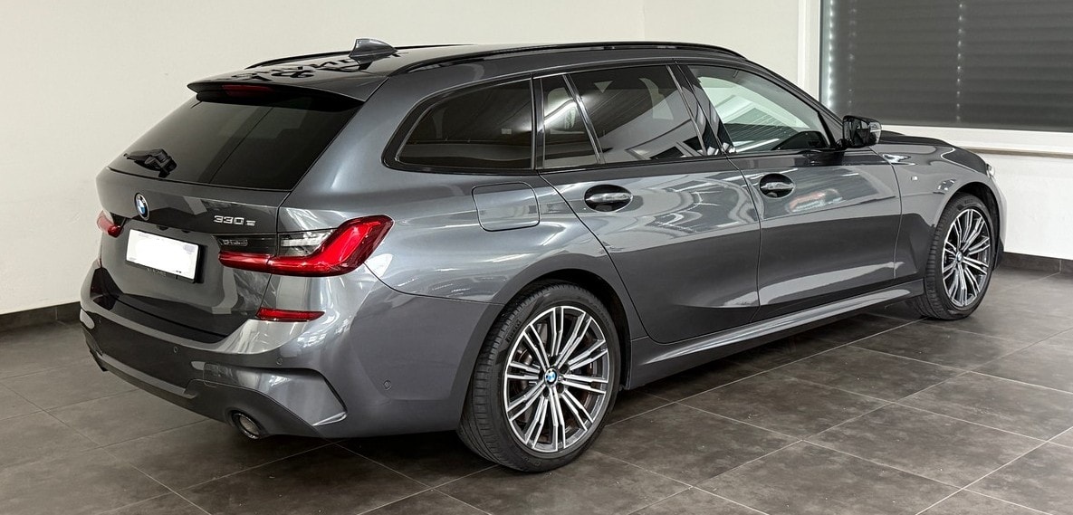 BMW 330e xDrive-image-1
