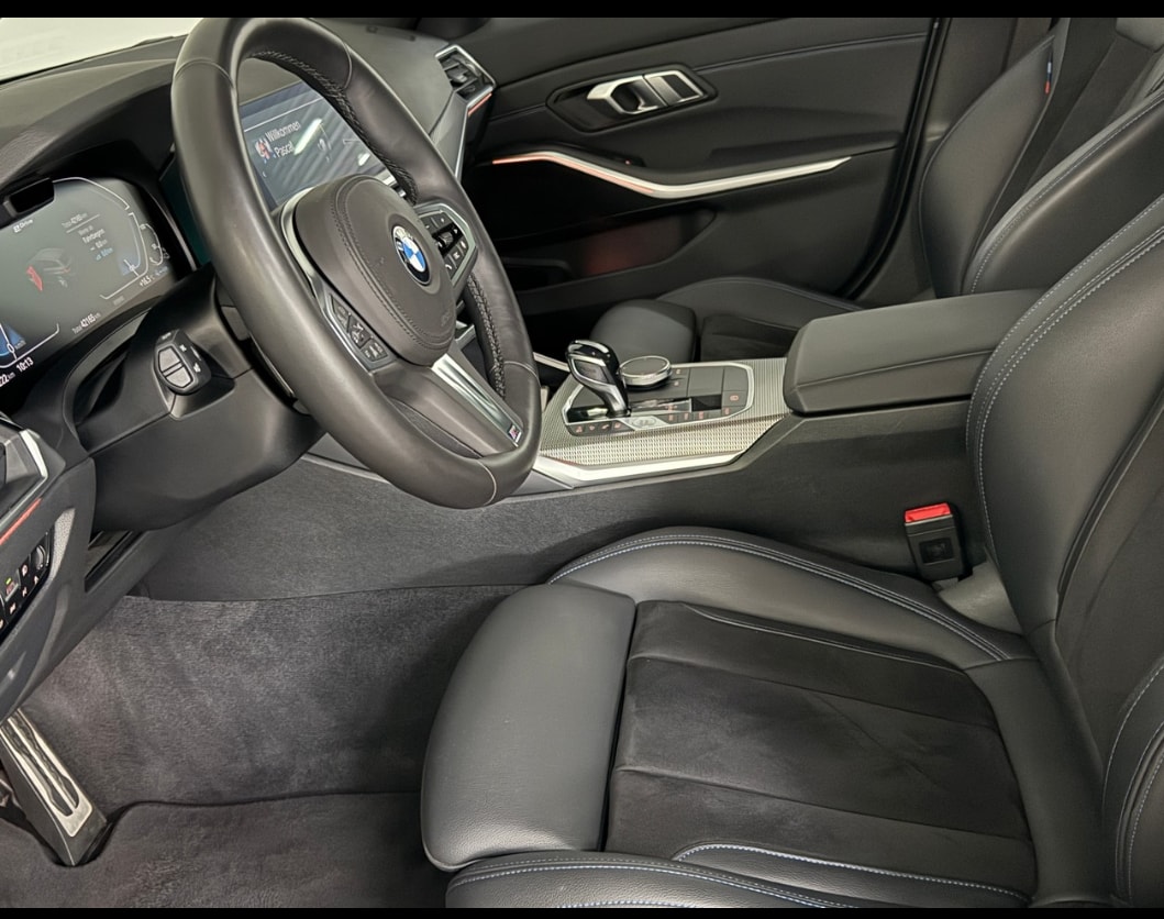 BMW 330e xDrive-image-4