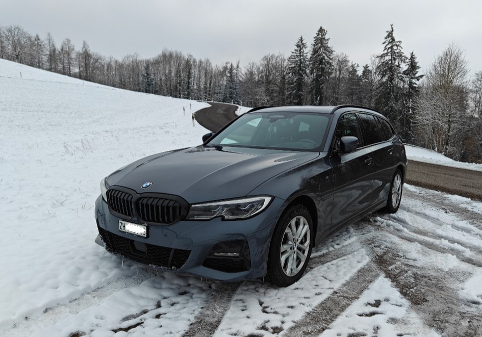 BMW 330e xDrive-image-2