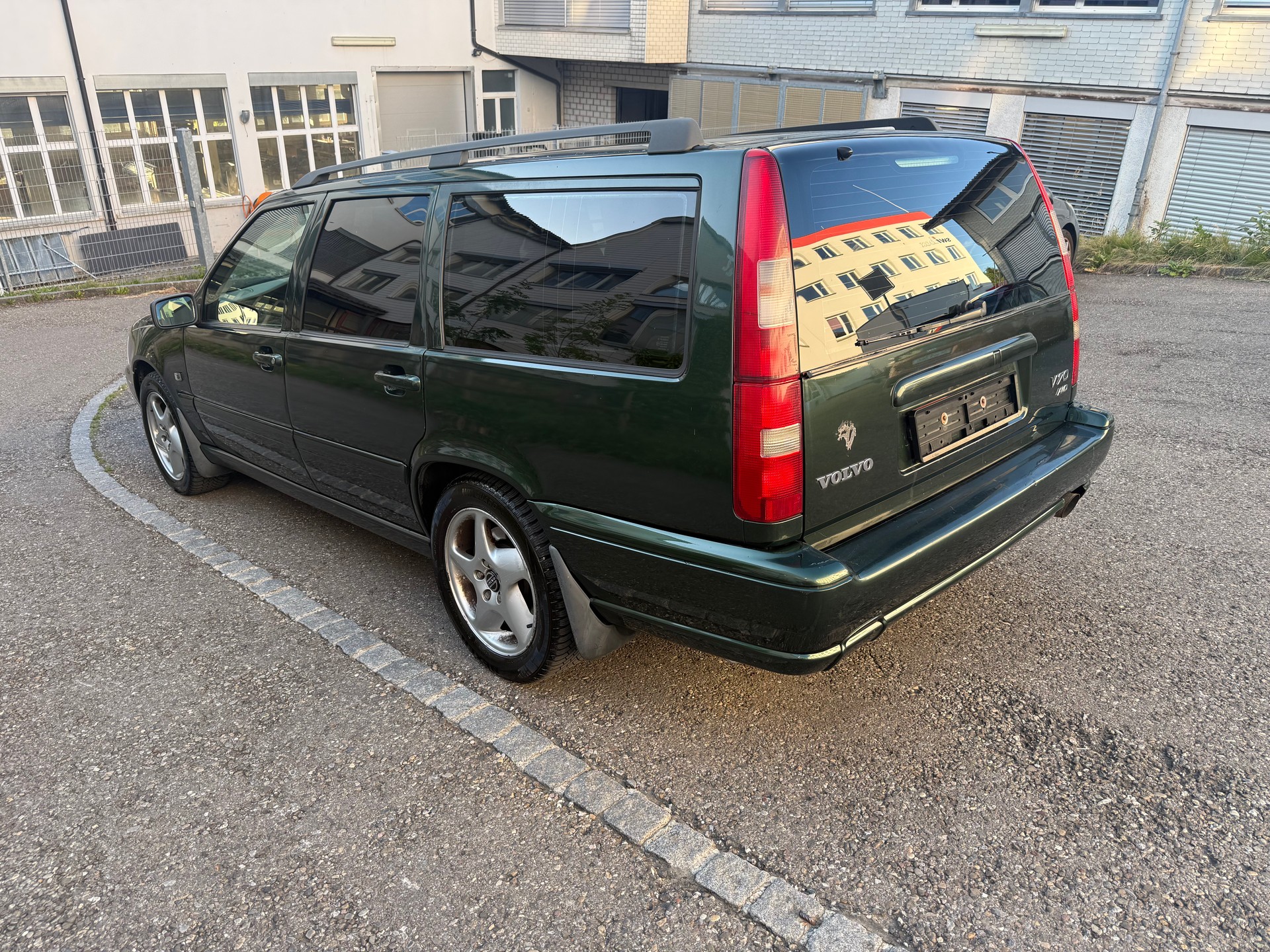 VOLVO V70 2.5 T AWD Nordic-image-4