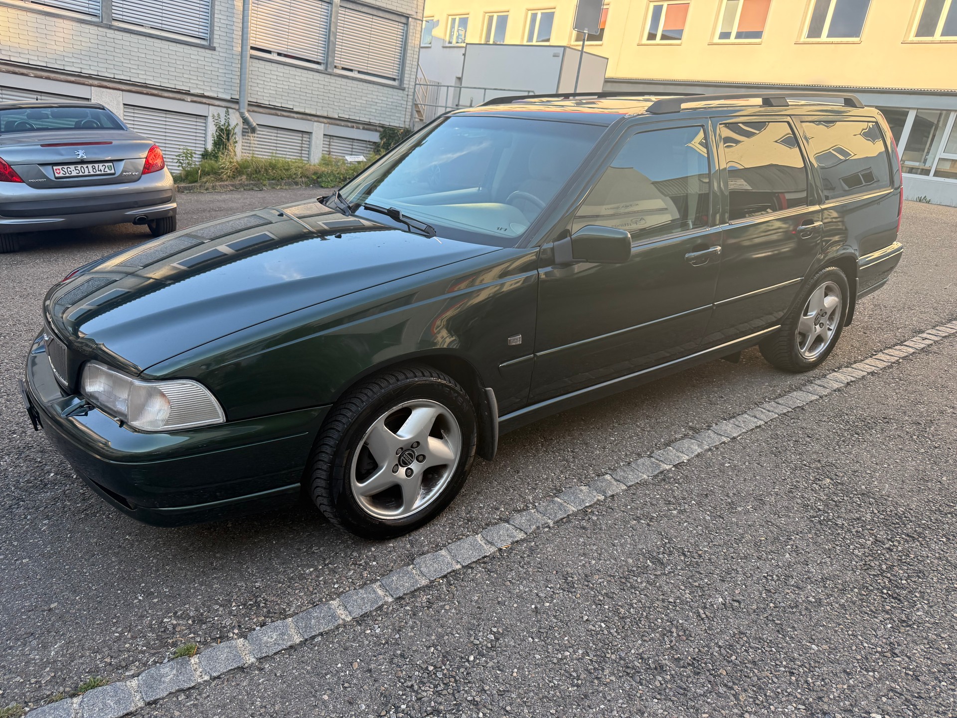VOLVO V70 2.5 T AWD Nordic-image-2