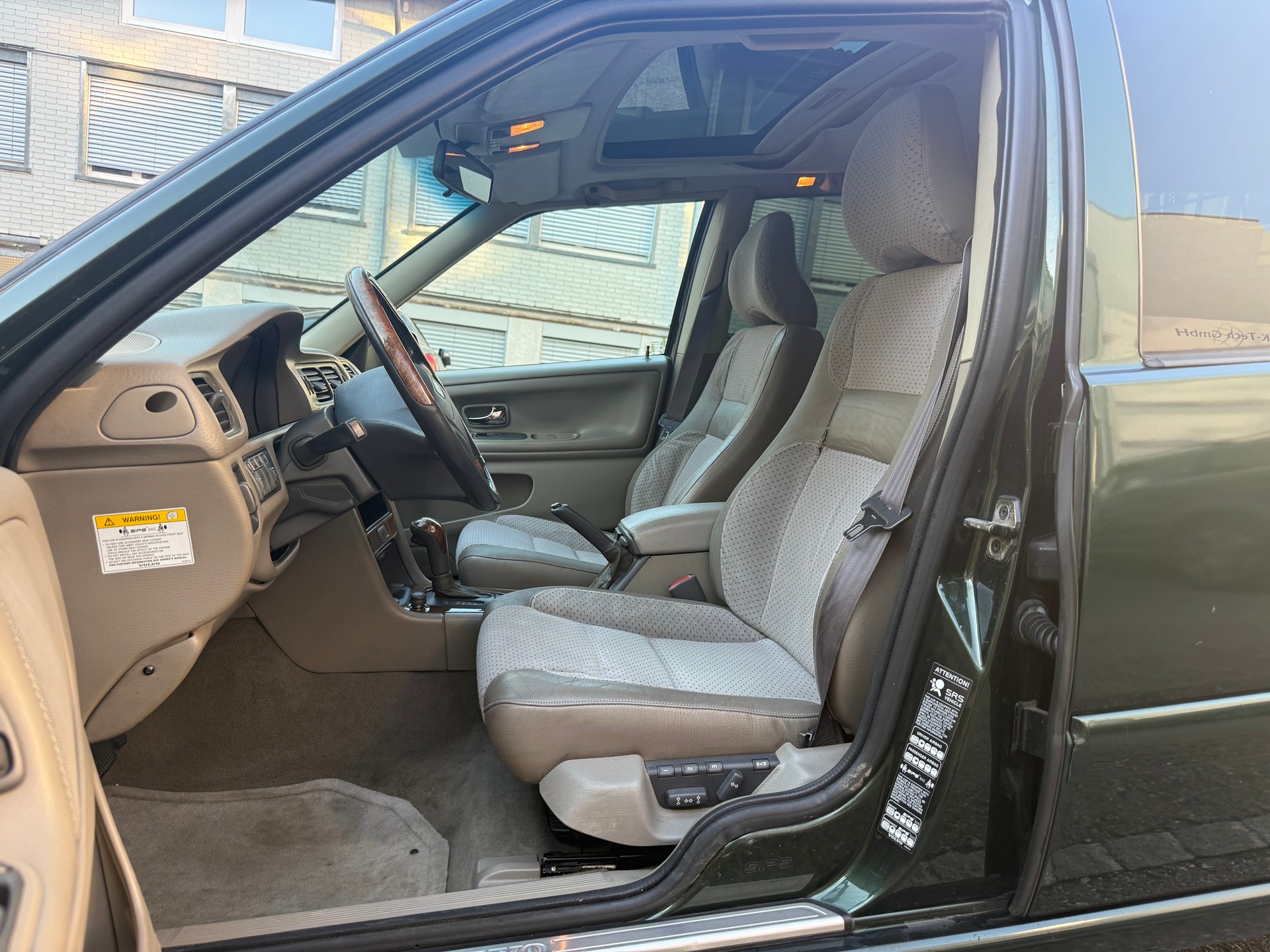 VOLVO V70 2.5 T AWD Nordic-image-6
