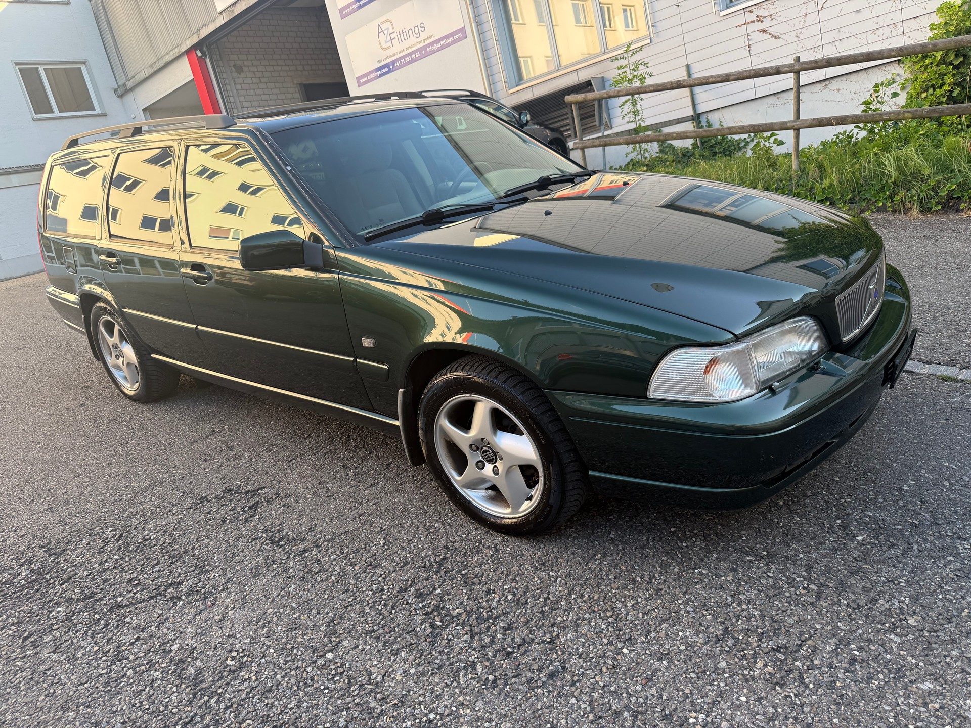 VOLVO V70 2.5 T AWD Nordic-image-1