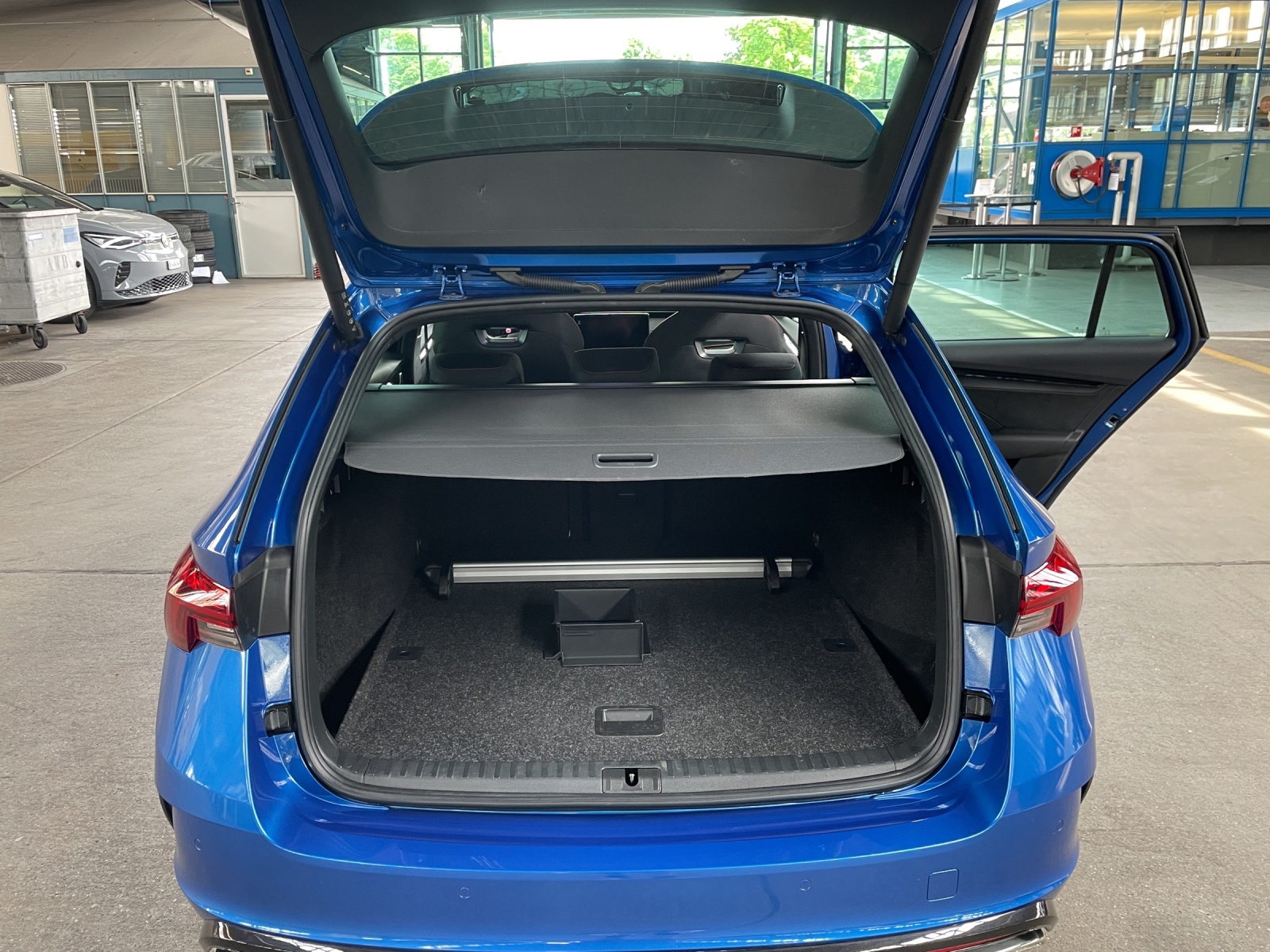 SKODA Octavia Combi 2.0 TDI RS 4x4 DSG-image-10