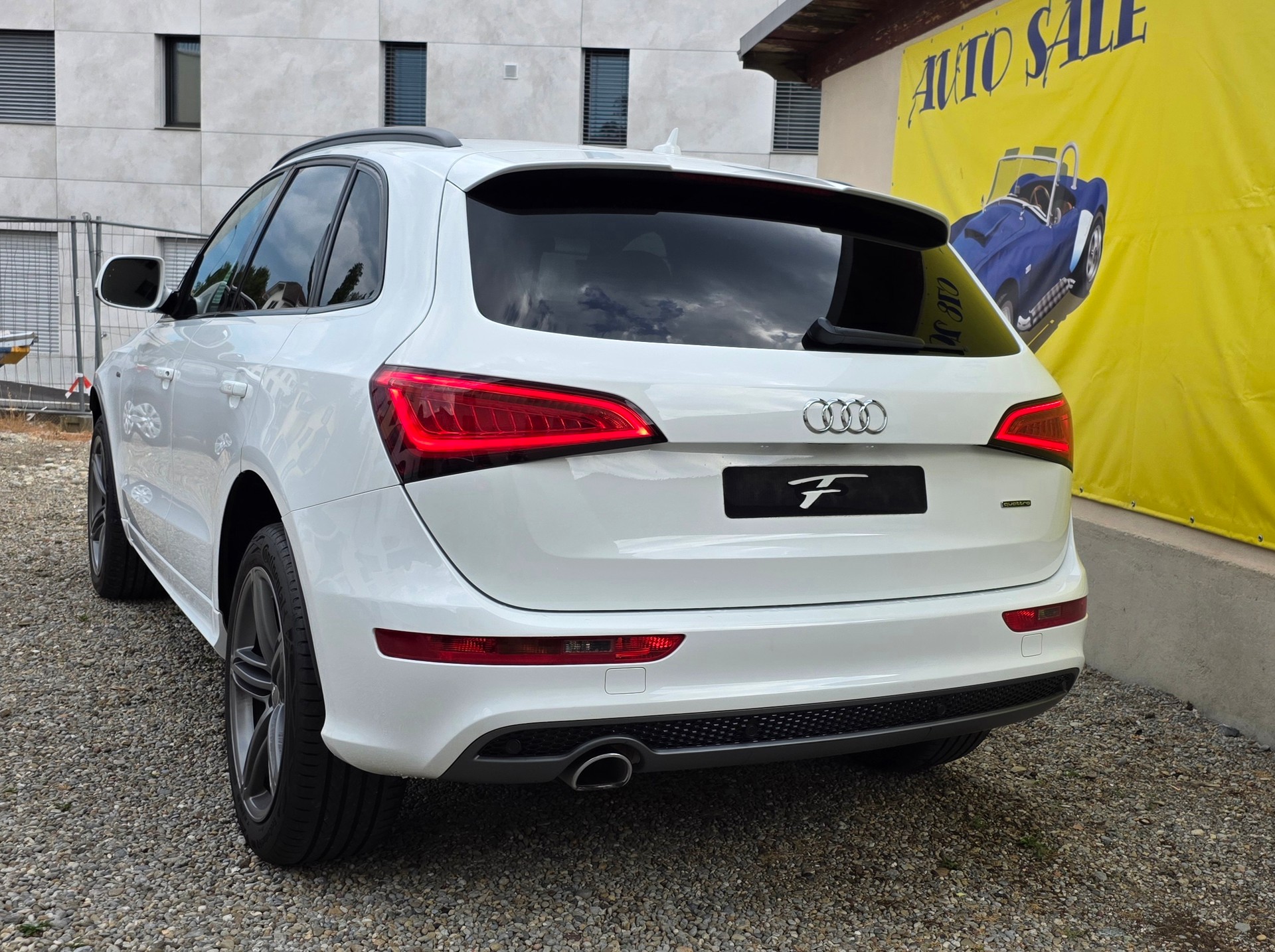 AUDI Q5 2.0 TDI quattro S-tronic-image-2