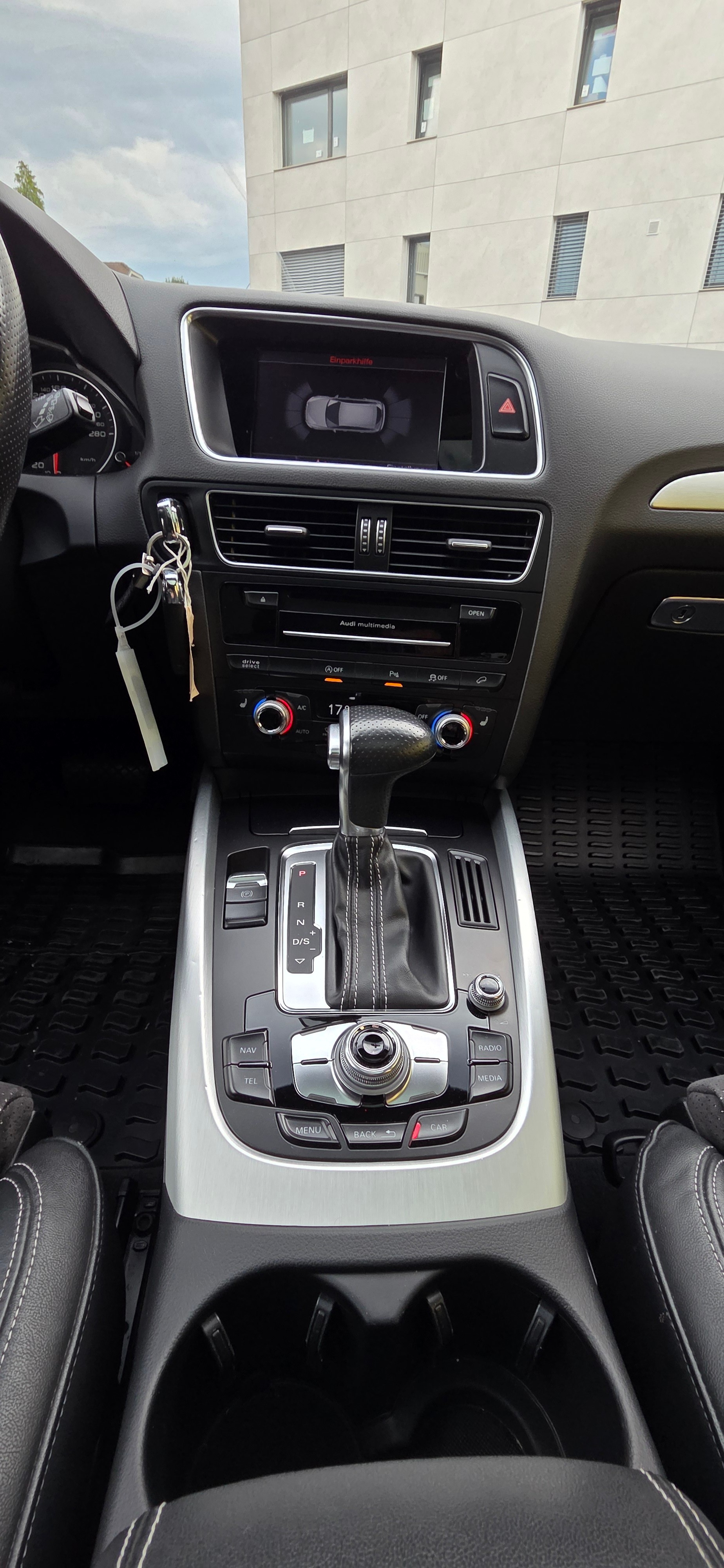 AUDI Q5 2.0 TDI quattro S-tronic-image-8