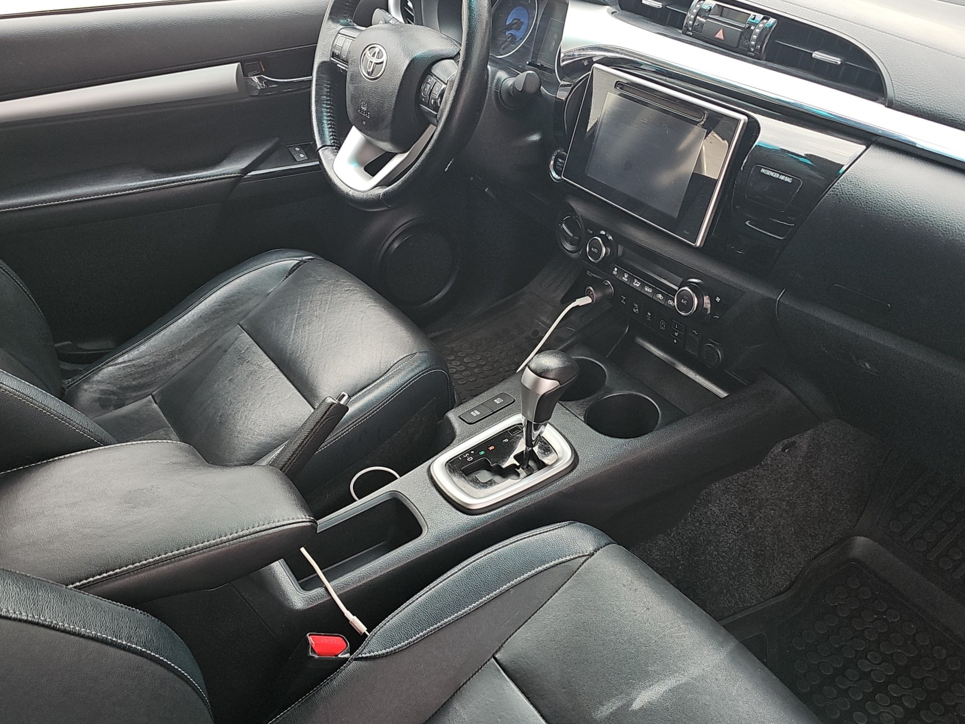 TOYOTA Hilux 2.4-4D Sol Premium Double Cab 4x4 A-image-23