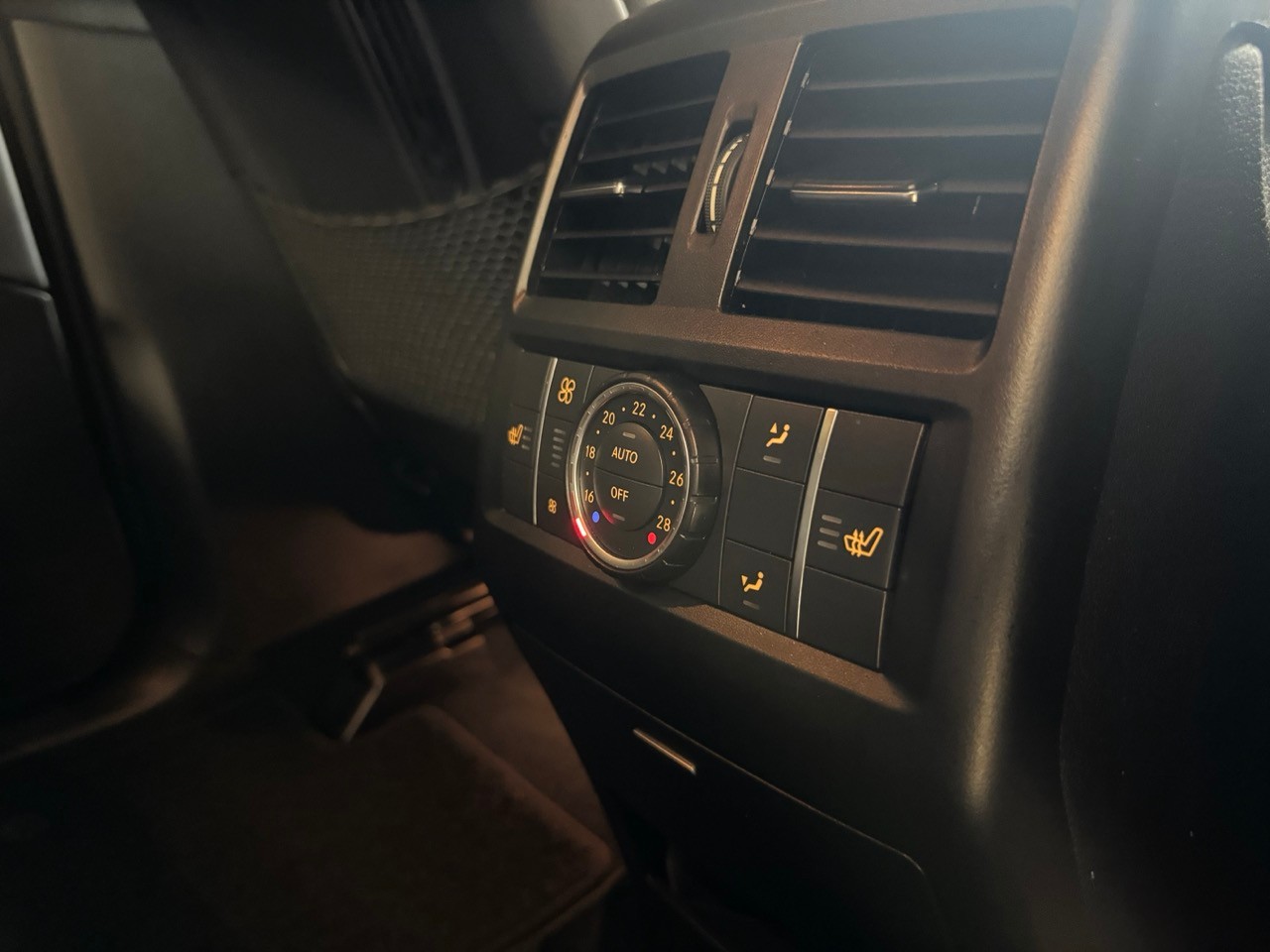 MERCEDES-BENZ GL 350 Bluetec 4M-image-21