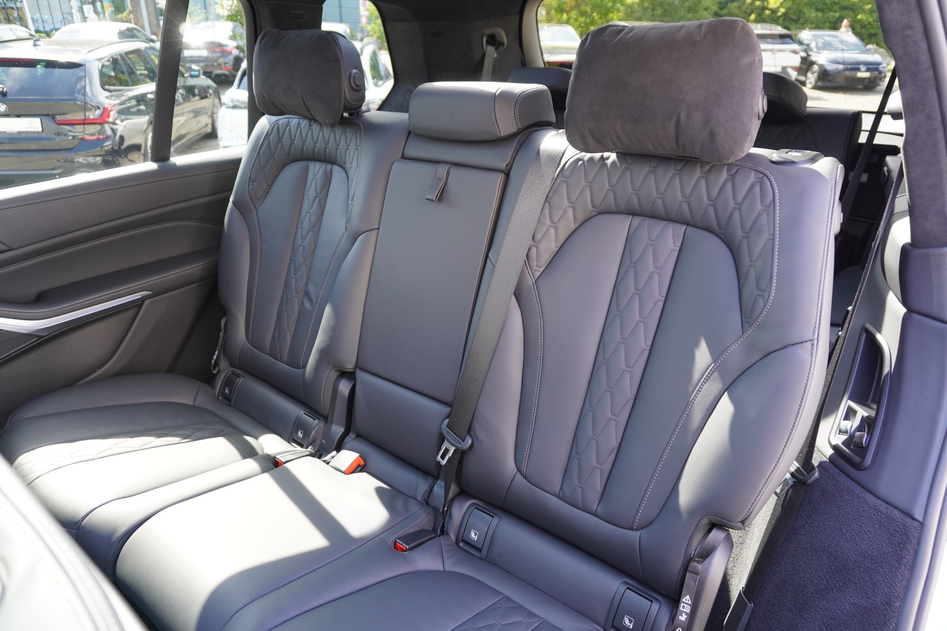 BMW X7 xDrive 48V 40d Steptronic M-PAKET!!! INDIVIDUAL!!! 7-PLÄTZER!!!-image-19