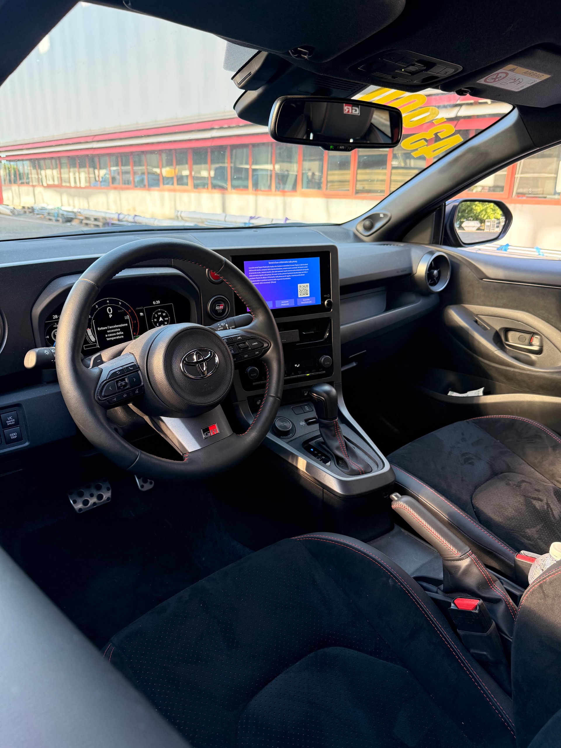 TOYOTA Yaris 1.6 GR Sport A-image-5