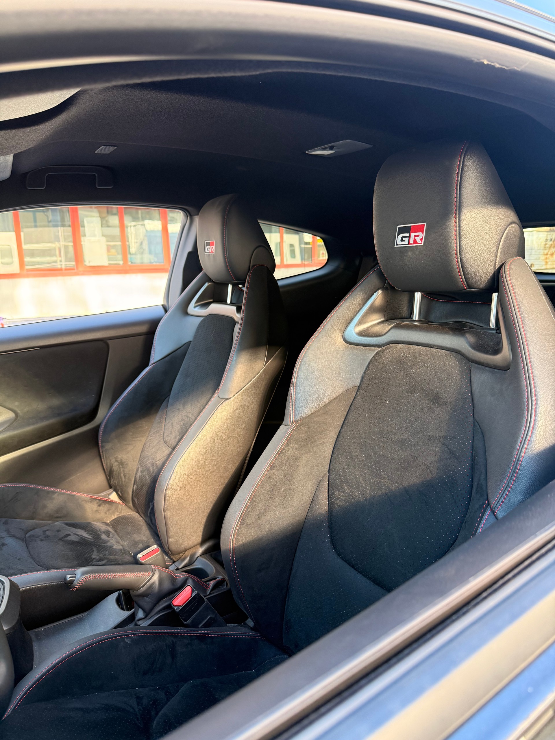 TOYOTA Yaris 1.6 GR Sport A-image-6