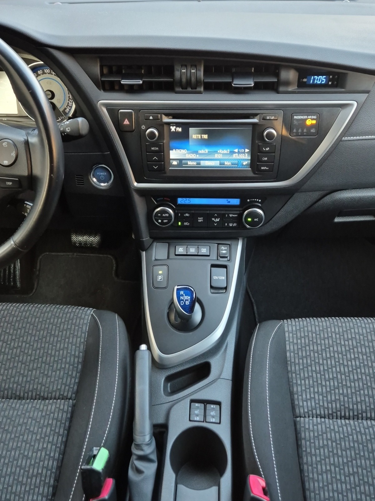 TOYOTA Auris 1.8 16V HSD Linea Trend-image-12
