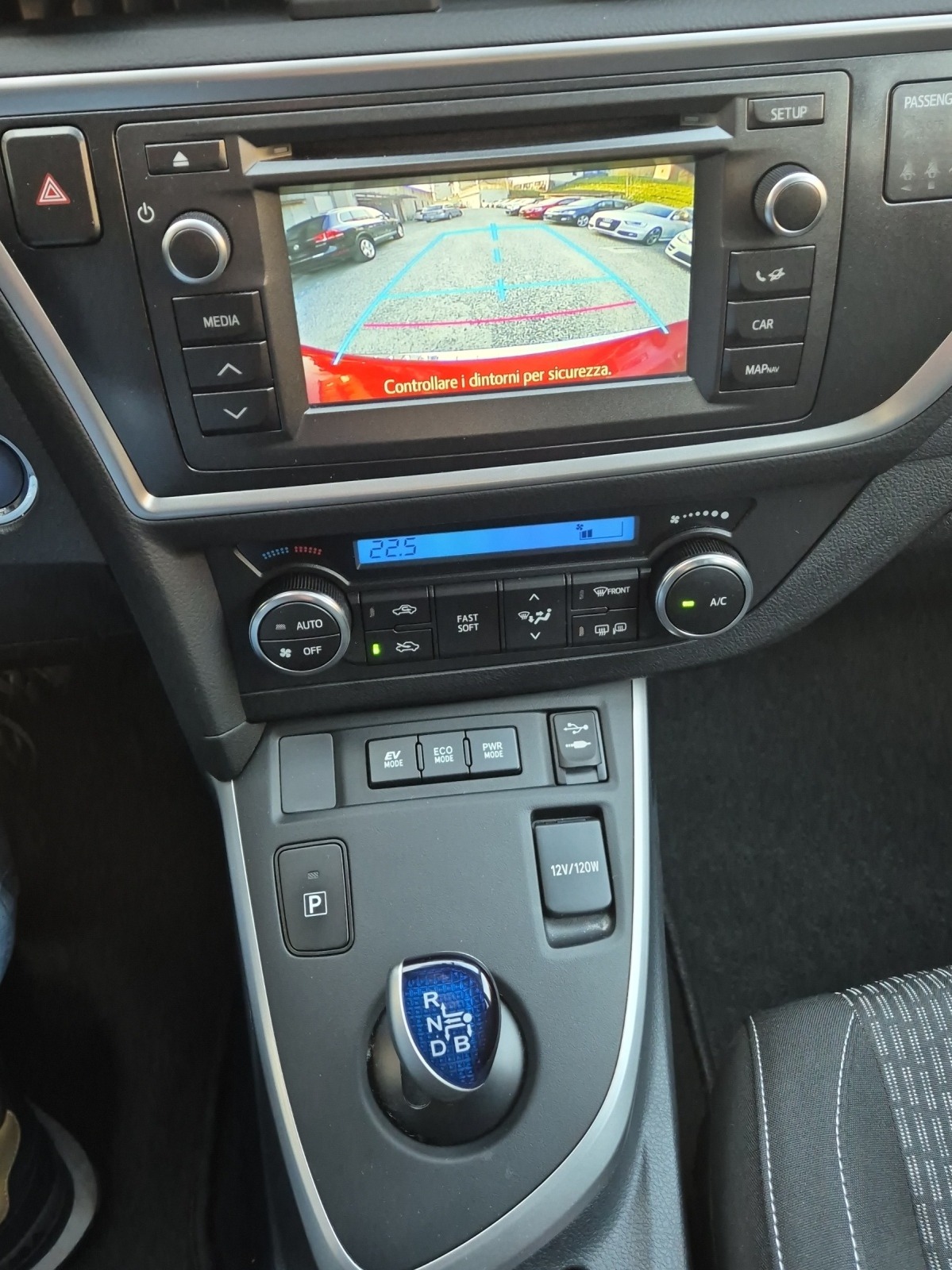 TOYOTA Auris 1.8 16V HSD Linea Trend-image-10