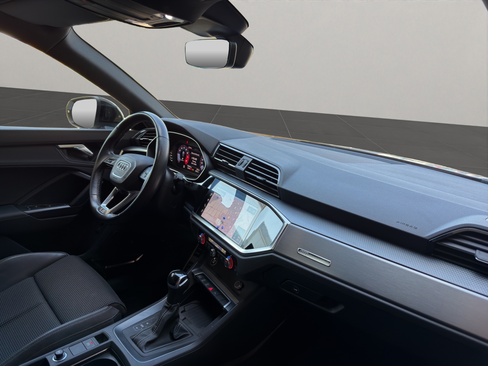 AUDI Q3 1.5 35 TFSI S line S-Tronic-image-9