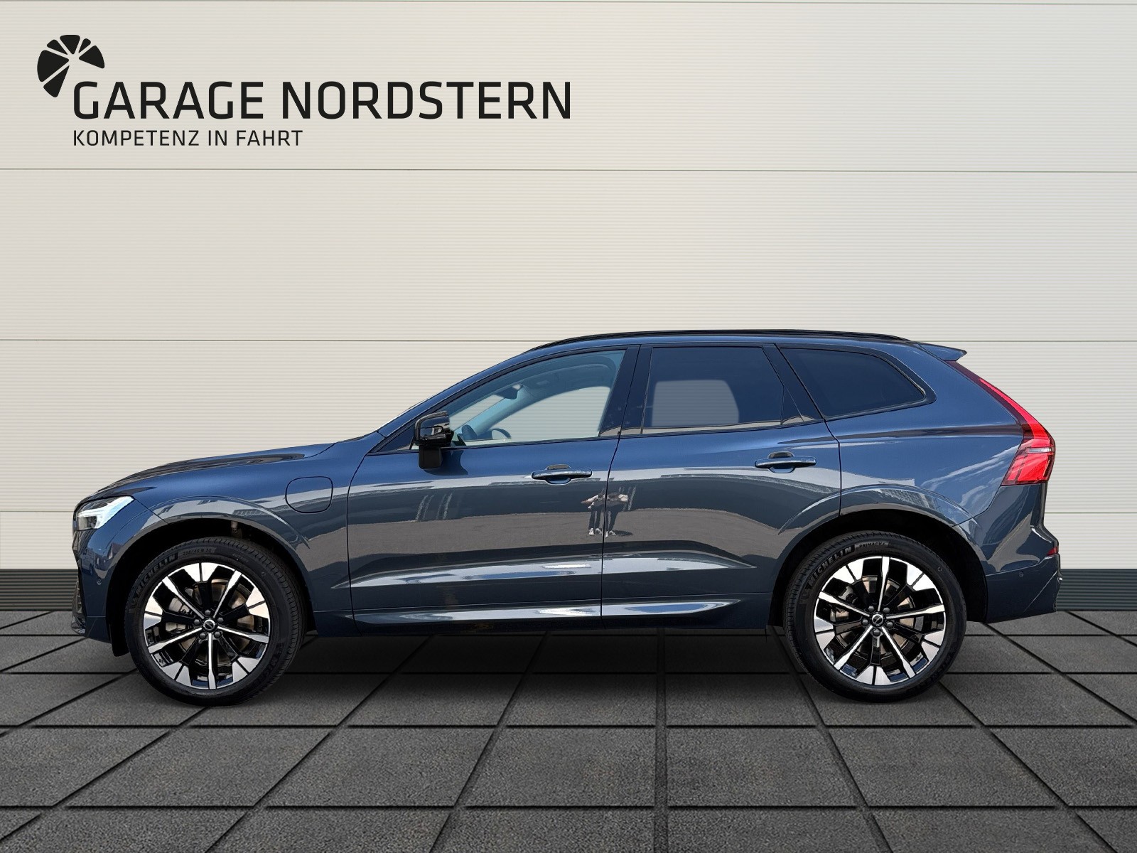 VOLVO XC60 2.0 T6 TE Ultra Dark eAWD-image-1